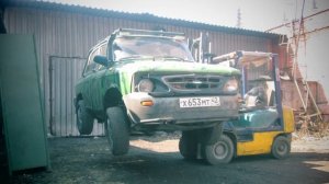 Это точно Москвич? Полный привод, ходит на гусеницах и плавает - внедорожник из старого Москвич-412