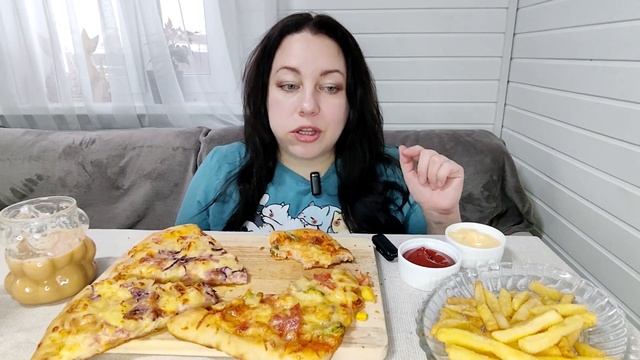 МУКБАНГ Пицца гавайская и грибная, картошка фри