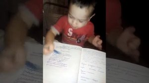 Смешные дети.Самичик делаеть домашнюю задание.