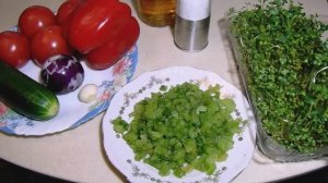 Оочень вкусный, полезный и простой Салат из Овощей с Микрозеленью и Черешков Сельдерея.
