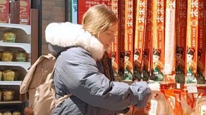 Шопинг в Китае. Сколько стоит АДИДАС. Ужин студентки.