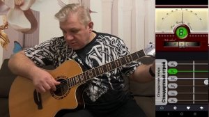 Настраиваем гитару с помощью тюнера из  мобильного приложения.