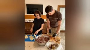 САИДА МИРЗИЁЕВА УГИЛАРИ КАЙНОНАСИ ЭРИ СИНЛИСИ БИЛАН ДАМ ОЛИШДА