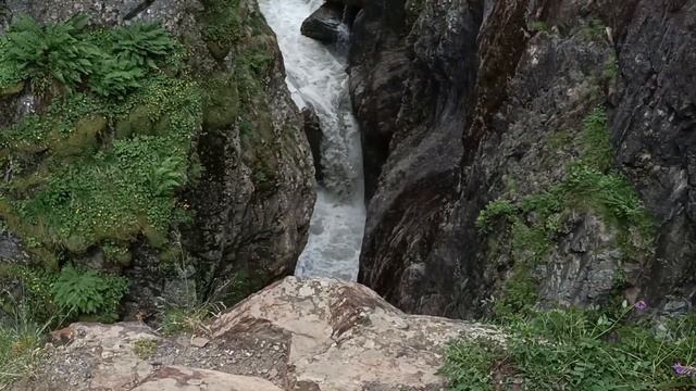 Ущелье Аманауз в Домбае: Суфруджинские водопады и "Чёртова мельница"