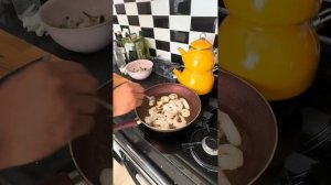 ИДЕАЛЬНАЯ ВКУСНАЯ ПАСТА АРАБЬЯТА С КРЕВЕТКАМИ С МОЩНЫМИ ТОМАТАМИ И ПАСТОЙ ДАНИЕЛО