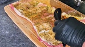 Очень вкусный рулет из свиной грудинки!