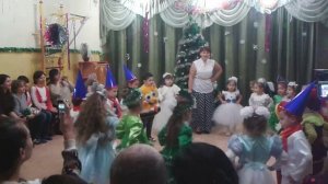 Детская песня "Нарядили ёлочку"