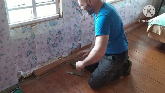 Ремонт старого дома. Ремонт комнаты. Разобрал межкомнатную стену.