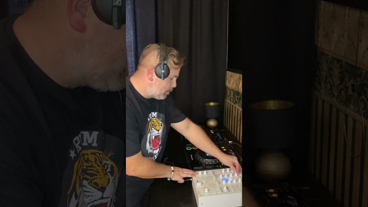 В звуковой комнате Ноябрь 24, 2024 ❤️#progressivehouse