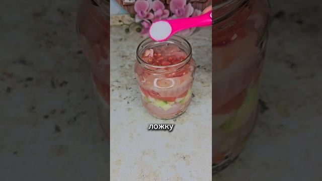 Обалденно вкусное мясо с овощами в банке. Хранится очень долго.