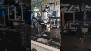 Blow molding machine how this product is produced