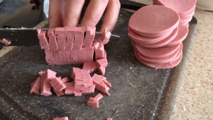 Рецепт Оливье (московский салат) вкусный. Салат на Новый год