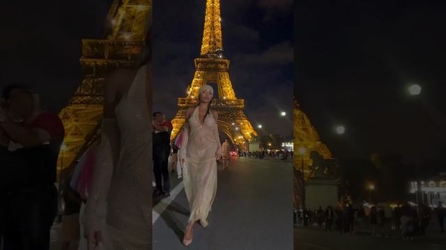 A beauty illuminated by the light of the Eiffel Tower in a very sexy and visible dress #shorts #girl смотреть онлайн