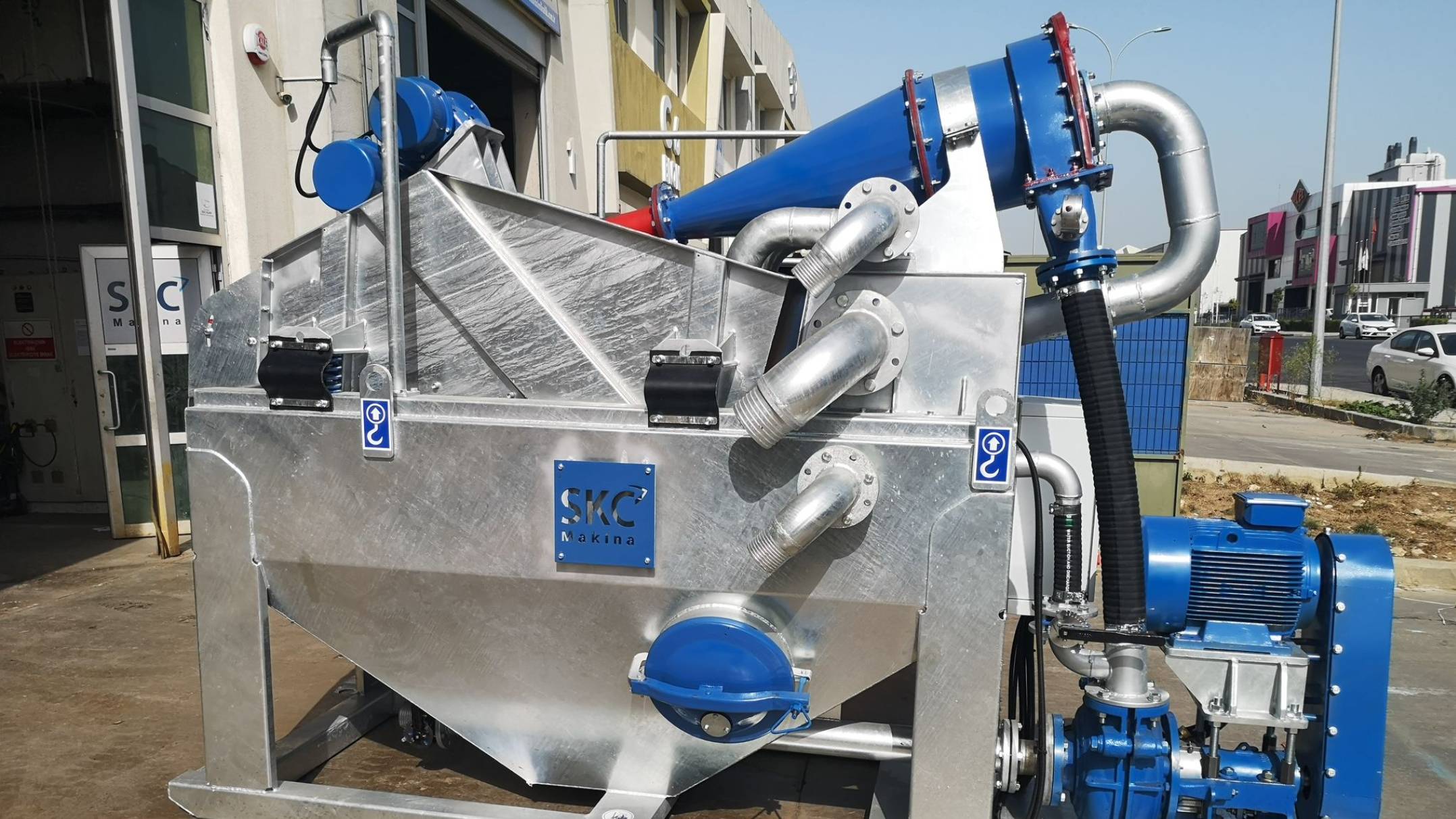 Десендер пескоотделитель SKD 2200 в работе