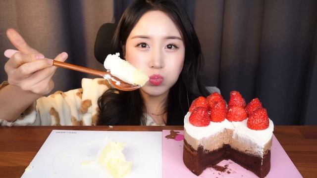 케이크 3판 순삭🎂 뚜레쥬르 홀케이크 먹방 ASMR Mukbangㅣ디저트 초콜릿 브라우니 케이크 딸기 무스ㅣDessert Chocolate Cake Mousse