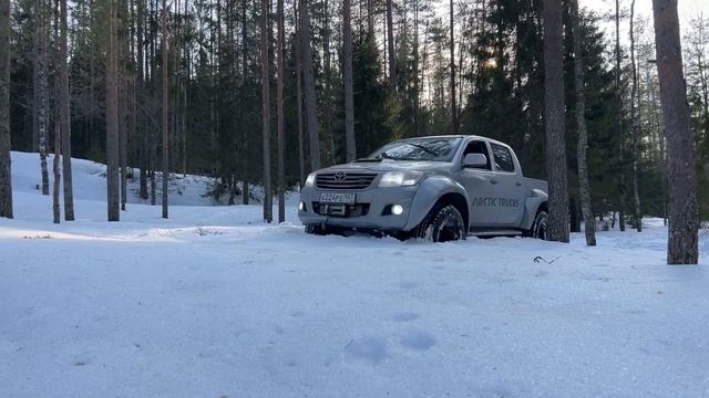 Проходимость Тойоты Хайлюкс на 35 колесах Toyota Hilux Arctic Trucks AT-35