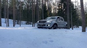 Проходимость Тойоты Хайлюкс на 35 колесах Toyota Hilux Arctic Trucks AT-35
