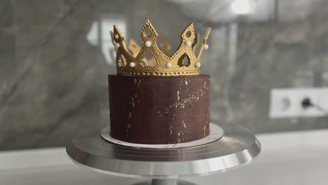 БЕЗ ФОРМЫ и МОЛДА! Как сделать корону из мастики. Fondant crown
