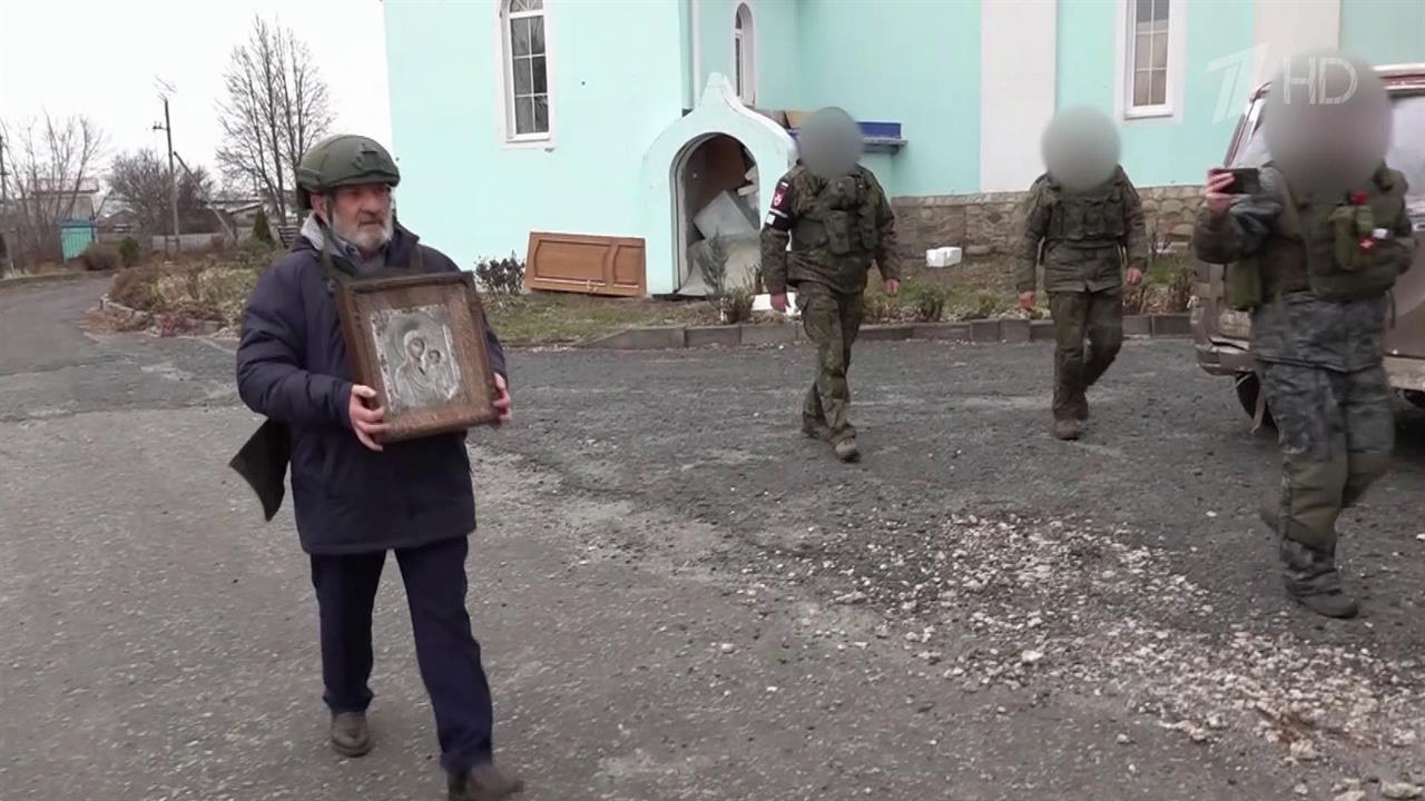 В Курской области военные помогли вывезти иконы из храма, обстрелянного боевиками