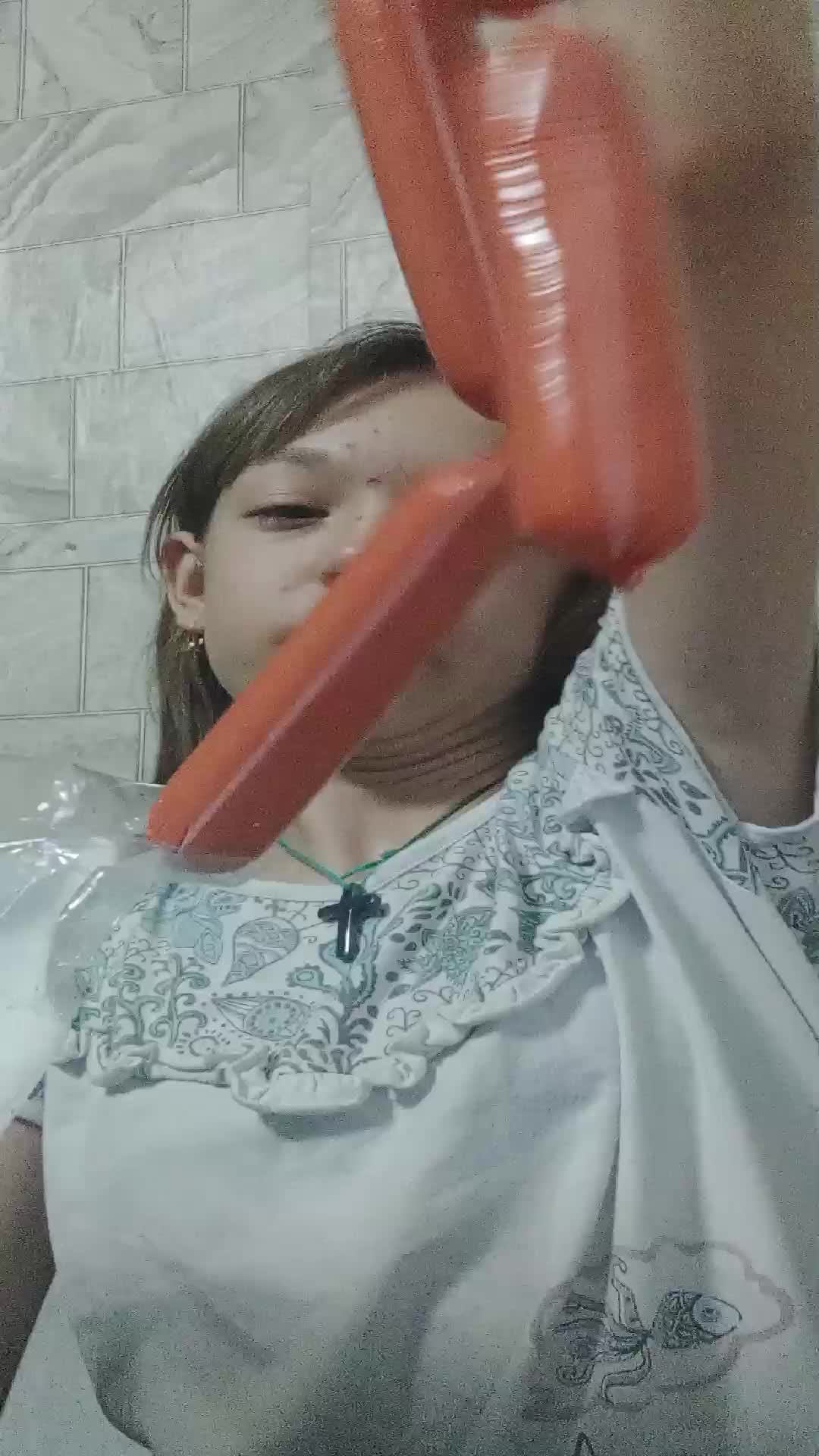 помогаю смотреть онлайн