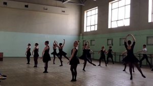 16-12-2024 РОНД ДЕ ЖАМБ ПАРТЕР И БАТМАН ФОНДЮ НА СЕРЕДИНЕ ЗАЛА