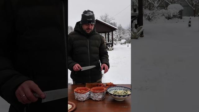 Жульен с курицей и грибами в горшочках на мангале