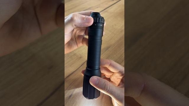 Тактический лазерный фонарь Nextorch T10L и его органы управления.