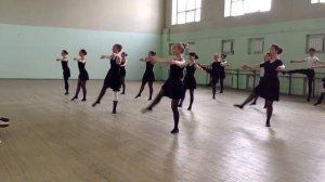 16-12-2024 ГРАНД БАТМАН И ЭШАПЭ ПА ДЕ БУРРЭ НА СЕРЕДИНЕ ЗАЛА