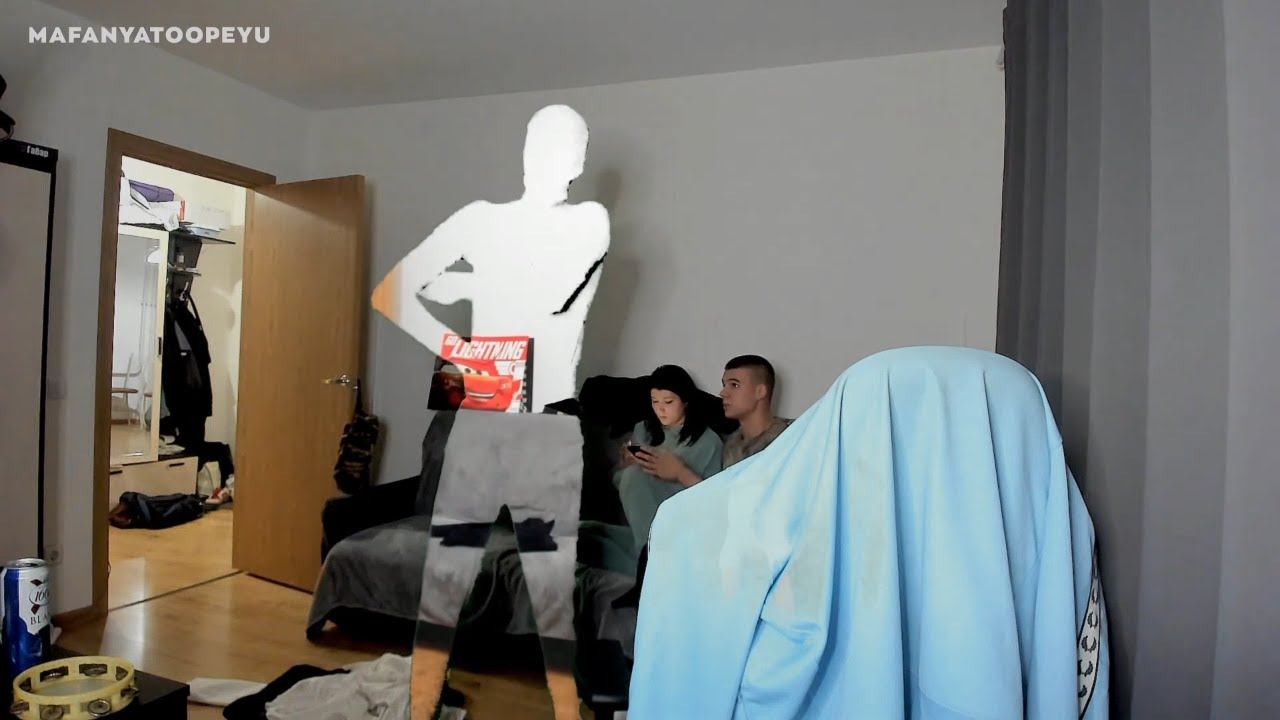 *ИРЛ ПРАНК* БЕЗДОМНЫЙ СТАЛ НЕВЕДИМКОЙ (feat. @BR4M0 и @MAAMUURAA)