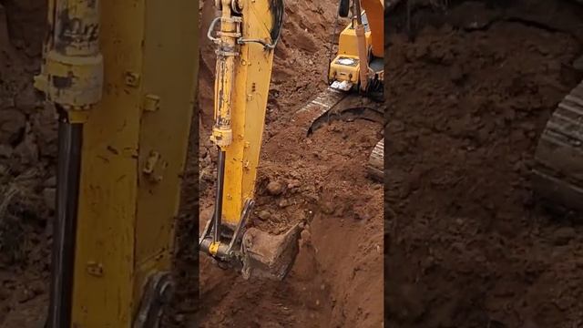 Геологоразведка. Проходка шурфа на месторождении песчано-гравийного материала