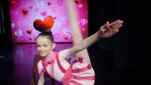 Выступление сквозь боль. Девочка с вывихнутой ногой выступает на высоте. 15я серия "Хочу в кино"