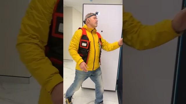 Начало приемки квартиры: входная группа