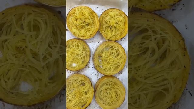 #spaghettisquash with #turkey #meatsauce from #sofieskitchen #highprotein #lowcarb #cooking