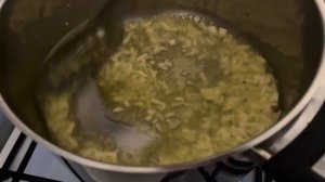 Криветки с чесноком в томатном соусе с макаронами!