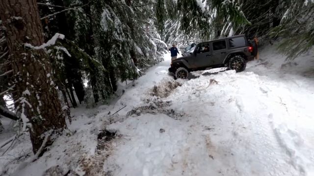 U-Turn in snow. Jeeps Wrangler Rubicon JLU JL and JK are too deep in the snow. WASHINGTON State. смотреть онлайн