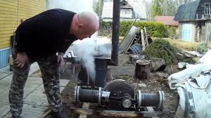 Первый запуск самодельного парового двигателя на паре