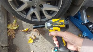 LADA GRANTA CROSS 23 Замена колес подготовка к зиме