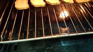 Как подсушить хлеб в духовке до золотистой корочки