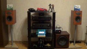 Старички от Celestion все еще способные исполнители.