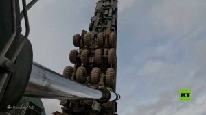 مشاهد لتثبيت صاروخ "يارس" باليستي على صومعة الإطلاق