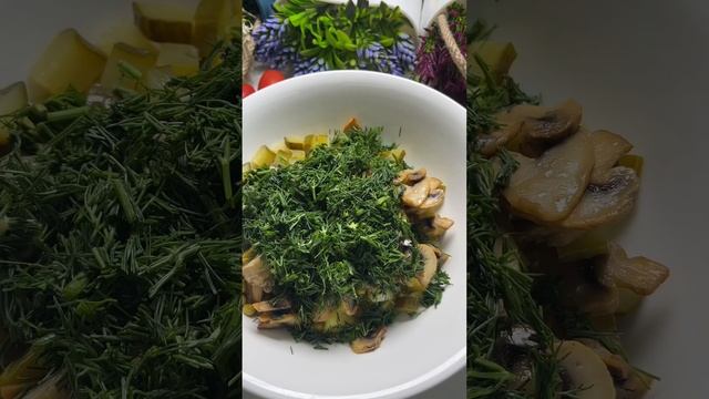 Простой и в то же время вкуснейший салат.