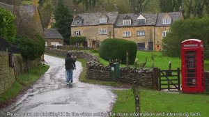 Живописная английская деревня во время сильного дождя. Котсуолдс, сельская местность в Англии.