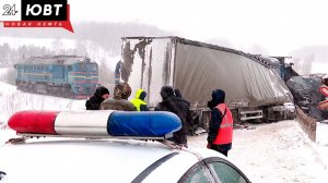 В Альметьевске поезд столкнулся с фурой на переезде