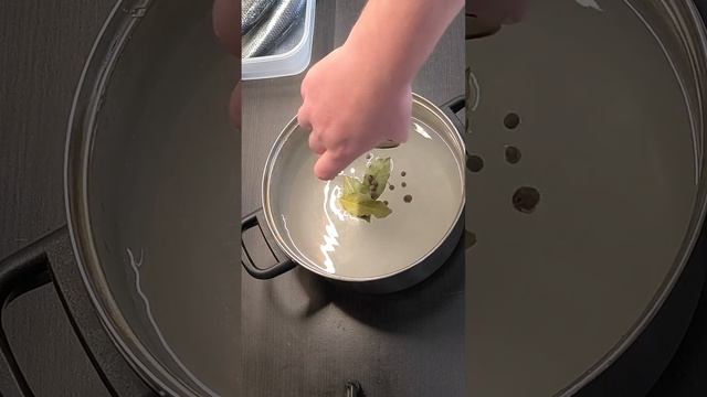 Как засолить селёдку дома! классический рецепт малосольной селёдки #ЗасолкаСеледки #ДомашняяСеледка
