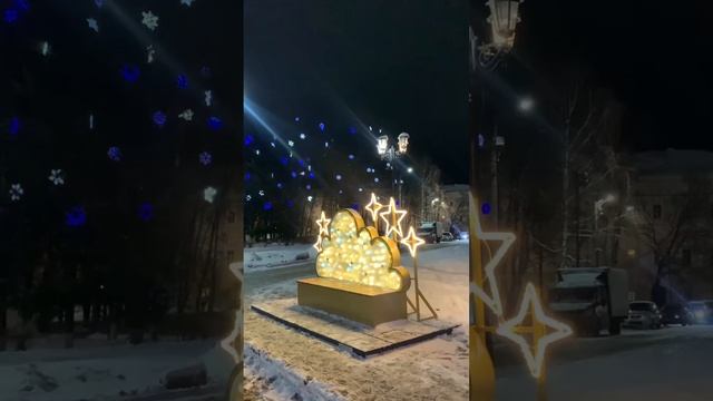 На Соборной площади появились новые светящиеся лавочки