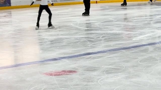 Работа кипит. Елена Костылева с тренером Евгением Плющенко отрабатывает программу к соревнованиям