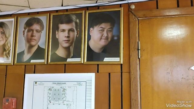 Симферополь предновогодний.Мы в театре---- Новогодняя атмосфера, афиша.... смотреть онлайн