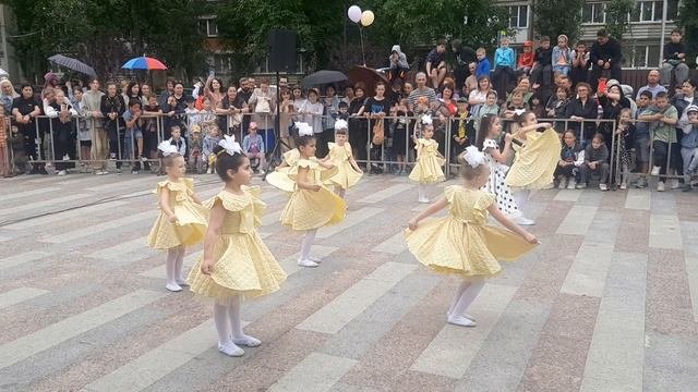 Жасмин Акбулатова, Ансамбль Виват - Ромашка