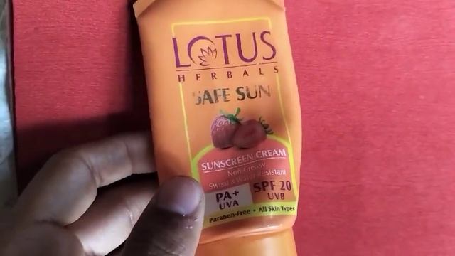 LOTUS SUNSCREAM  ☀️ Review real in daily use in summer activity (PA+ UVA) (SPF 20 UVB)