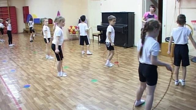 занятие со скакалками